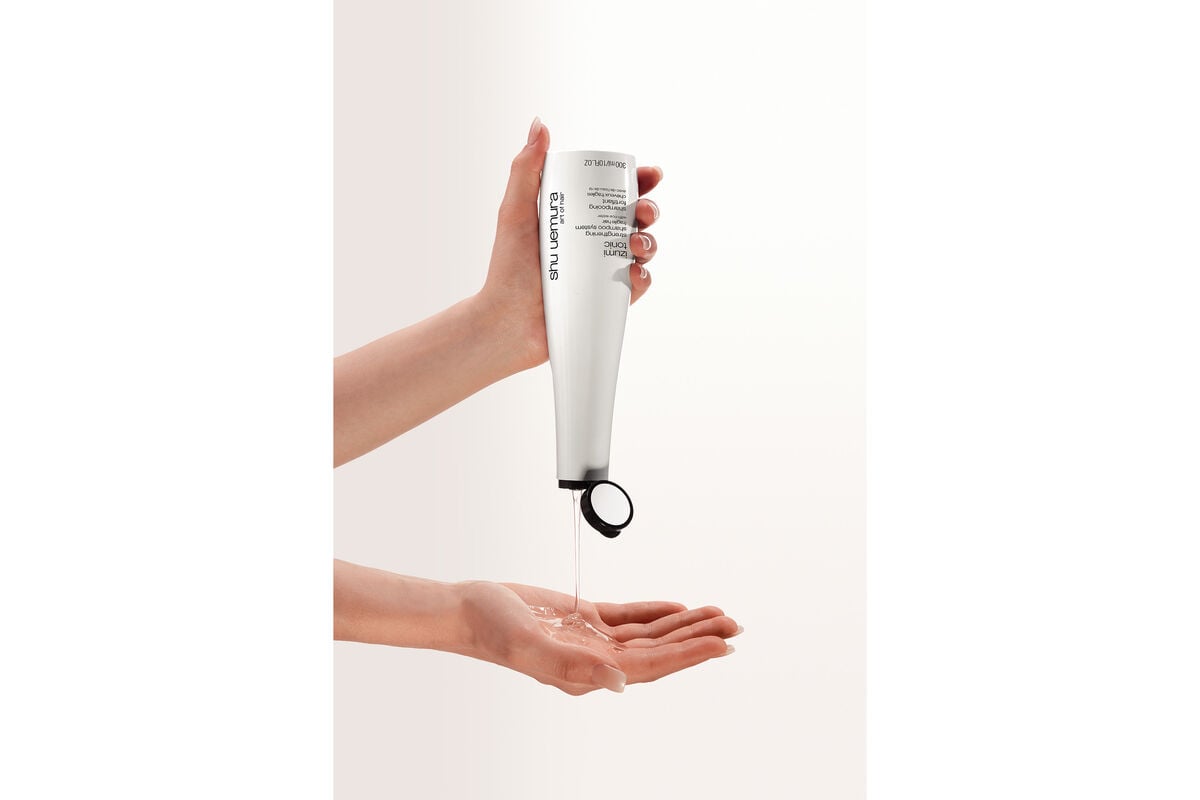 Shu Uemura Izumi Tonic Stärkendes Shampoo 300 ml – Anwendung
